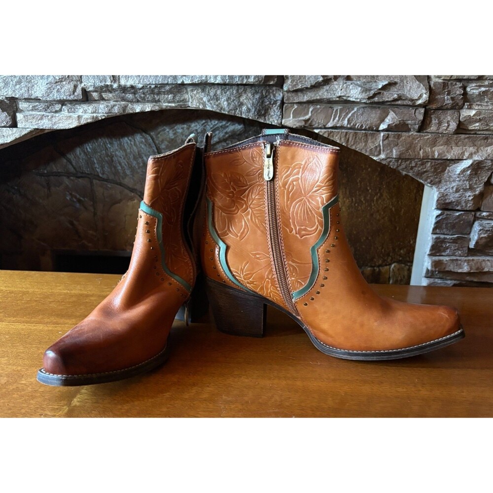 L'ARTISTE by Spring Step Boot Sz 39,